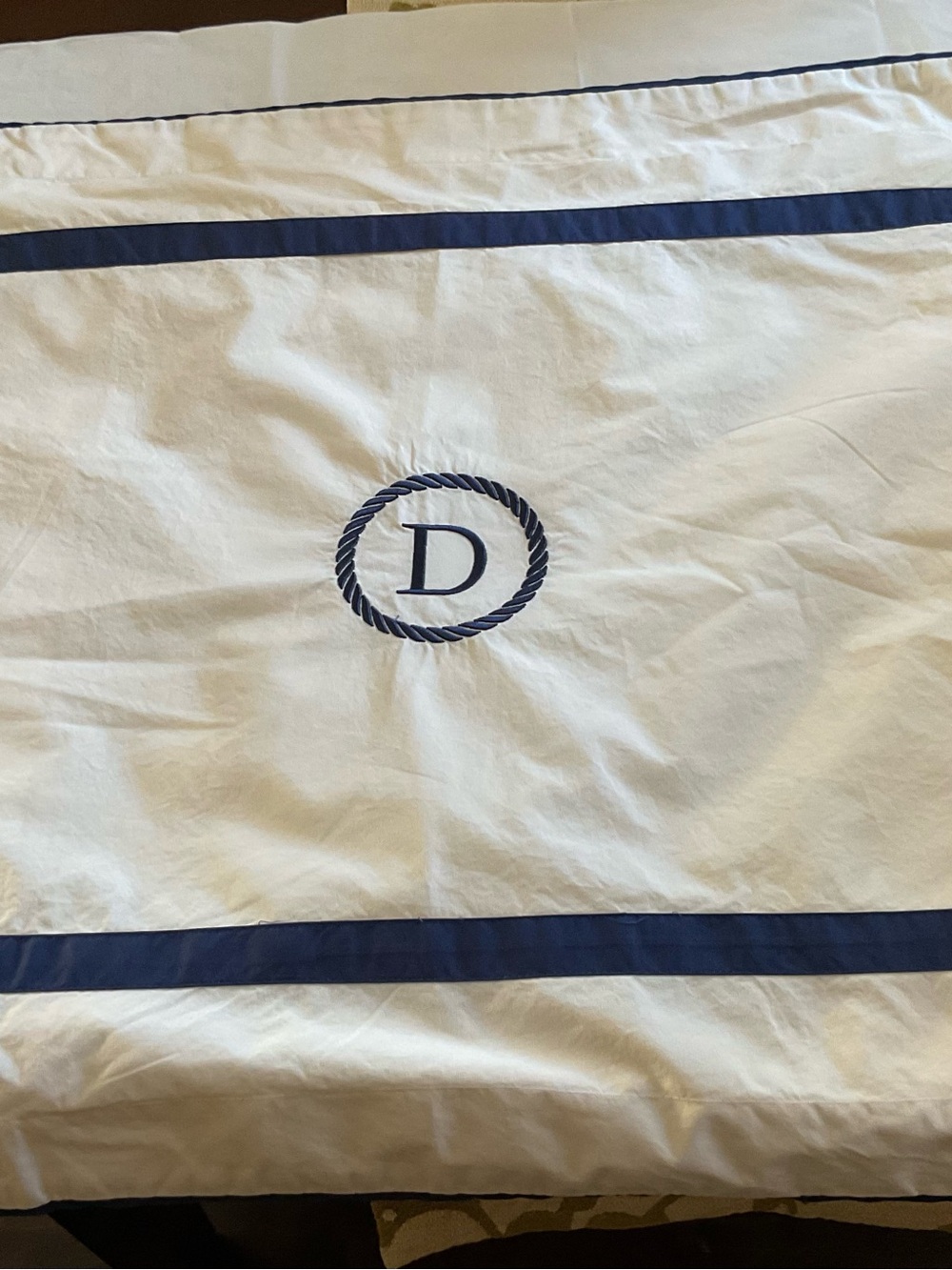 2x Pottery Barn White Organic Cotton Navy Blue Borders & Embroidery Shams 26x20”